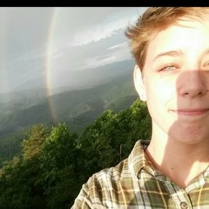 Meet your Posher, Casey